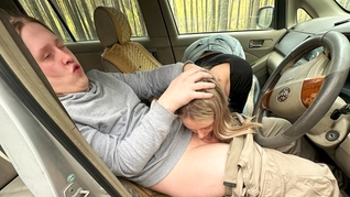 Real Couple Fucks on the Roadside in the Car