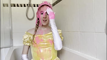 Messy princess Jenby Doll gets coated in pink and green gunge