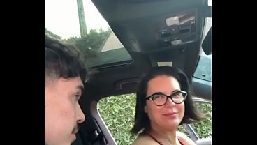 Achei esse novinho na rua dei bastante a buceta pra ele e no fim ele me deu um banho com o mijo dele