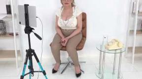 ”Maximum Cleavage Milf”