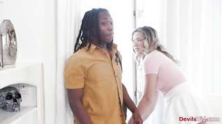 Daughter-in-law nearly got caught by stepmother pulverizing her beau