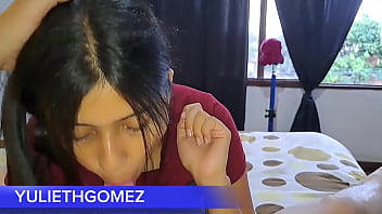 Lonely stepmother invites you to share her bed ( CASERO REAL)