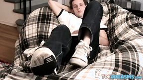 ”twink Jarrod Prince has a suckable toe that you will lust for”