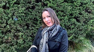 Elle était déjà prête à s'amuser cette coquine de Kyara, 44ans...
