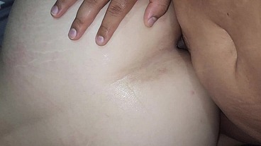 PROFESORA PERUANA DEL COLEGIO ME PIDE ANAL Y ME DICE NO AGUANTA QUE QUIERE IR AL BAÑO COMPLETO