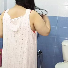 GORGEOUS BBW DESI SEXY CHUBBY BHABHI NETU NUDE BATHING WITH HOT WATER SHOWER