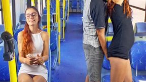 Trabalhador em trasporte p�blico encoxa safada de vestido curto!