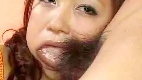 Esta asiática sucia y caliente chupa de maravilla