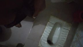 Desi man peeing and jarking