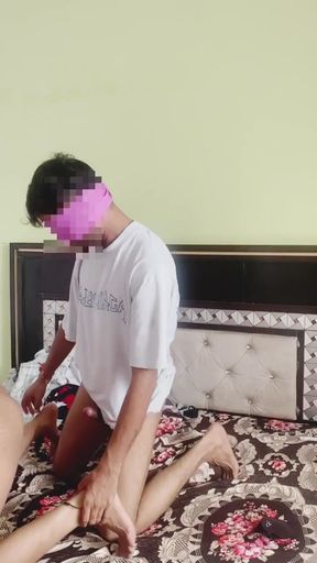 Desi girl aaj ghodi banke chudi aur apne boobs and chut me finger dalwayi   Clip 1
