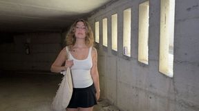 Jodie asks help to her friend Naomi going both in a big trouble