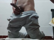 MODEL GUY IN WEBCAM SWEATSHIRT SQUIRTS CUM AT THE END
