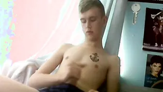 Twink Austin Ellis jerks his big dick and cums on his face in homemade solo
