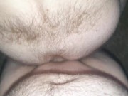 Surpresa puta! Colei um dildo no meu carro. ele adorou e meteu tudo no cu.A minha piça também entrou