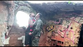 Deu o cu pro milico atr&aacute_s do quartel, e ficou com o cu cheio de porra.