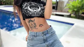 My sexy Colombian girlfriend takes photos of me and then we start a hot session.