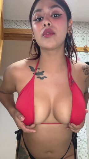 Teenager shows off her tits on OnlyFans