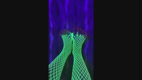 Melove sexy legs in green neon fishnet