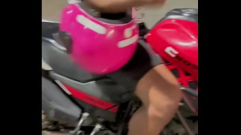 ENTREGADOR SUBIU PRA BEBER AGUA E OFERECI MEU CUZINHO PRA ELE