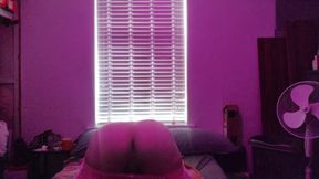 BIg ass shaking and riding dildo