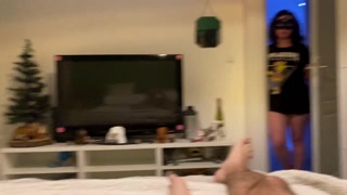 stepdaughter pov Elle a besoin d'un doudou et se sert de son stepdad pour l'avoir