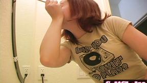 ”Teen amateur puts on make up”