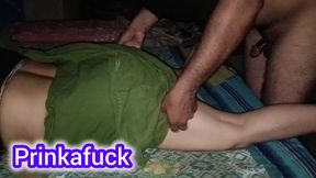 In the in-laws' house, the sister-in-law was squeezed by the brother-in-law all night