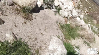 Wielki kutas Alex Chandler rucha się z odbytu bez zabezpieczenia, robi loda, masturbuje się i wytryskuje