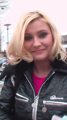 Alexa brauch das Geld und beginnt mit der Camera zu spielen   Clip 1