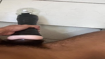 novinho pentelhudo pauzudo brincando com o cuzinho de silicone