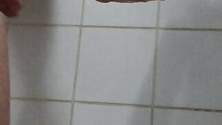 Yağlanmış tombul Avrupalı amatörlerin kıçları sertçe beceriliyor.