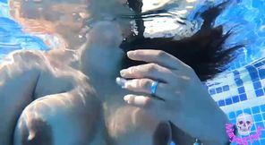 FOLLOWER touches my PUSSY in the POOL and this happens...