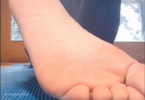 do you love to worship feet? do you love ass in yoga pants?