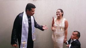 casamento da paty bumbum com o anao mais famoso da televisao brasileira zezinho teves . na lua de mel me judiou no anal mas me fez gozar gostoso. ( direcao nego catra) el toro de