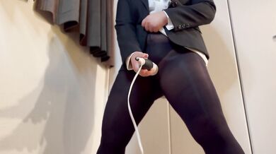 OL in stockings squirts hard with giant ass