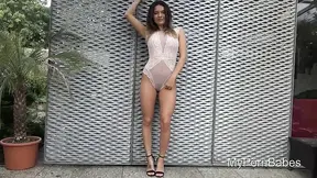 Hot chick with a perfect butt and great knockers