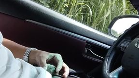 Pinoy MILF plays with her Jakol in the car