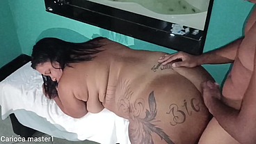 Gostosa fudendo muito na pele