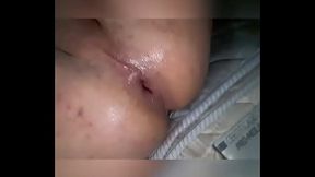 Arrombando meu cu com a m&atilde_o