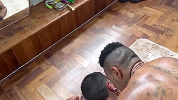 quem vem comer esses dois boyceta ?