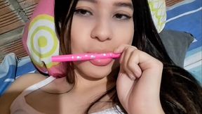 CHICA COLOMBIANA SE MASTURBA CON SU SUEGRO