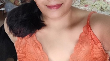 Sexy Nisha Bhabhi fingered with ex-boyfriend by putting cucumber in her pussy