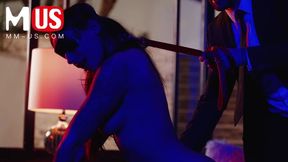 An awesome blindfolded model April Olsen knows how to suck