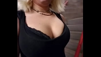 The bounce of the boob - don'_t run too fast