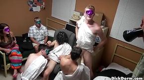 Amateur college students sucking dicks in dorm