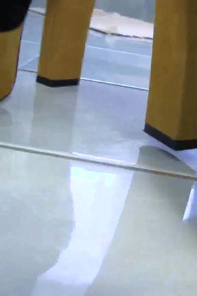 Solo shoes play with ebony slut in bathroom