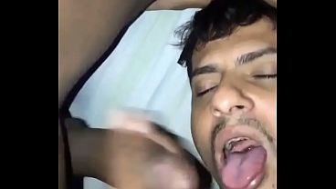 Negao pauzudo cheio de tesao viajou na minha mamada at&eacute_ gozar na minha boca