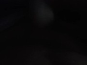 Joven caliente se la jala a oscuras antes de d