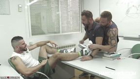Hardkinks - a Professor Fucked by His Students