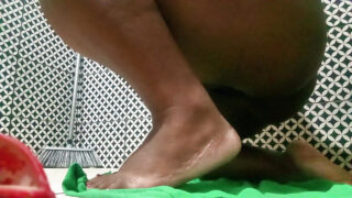 Un tip bine dotată se fute în cur cu o curvă latină grasă și mamă vitregă